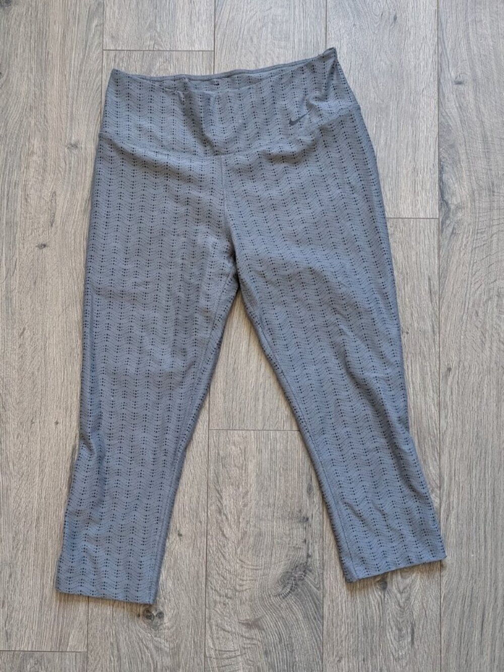 80.🩶 Nike Dri-FIT Crop Leggings — Gray (Size S) 🩶